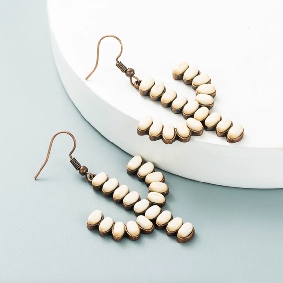 NEW Boho Cactus White Beaded Saguaro Drop Earrings Cacti Western Desert - Picture 1 of 3
